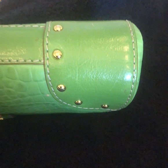Green Michael Kors versatile clutch with gold hardware - Picture 6 of 12